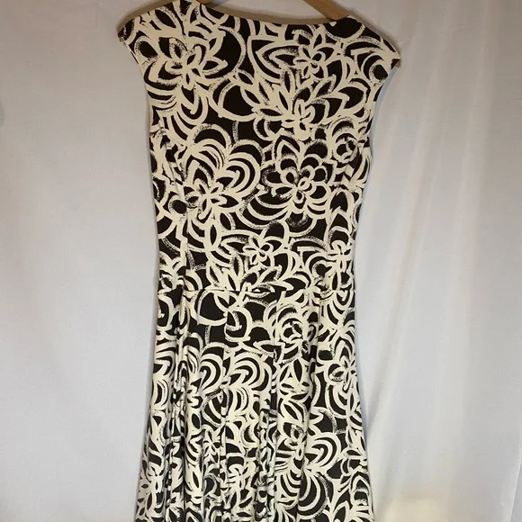 Lauren Ralph Lauren Ruched Sleeveless Lined Dress Size 4 - Picture 2 of 3